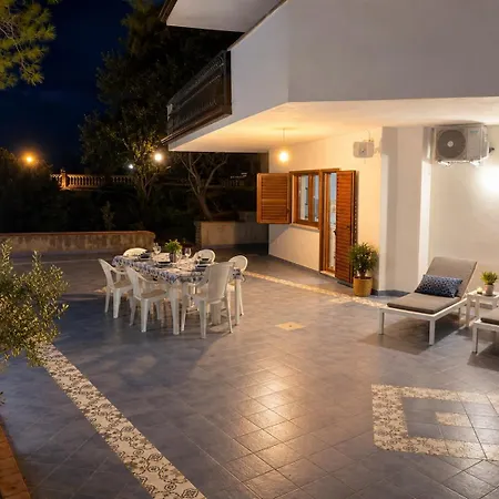 House With Terrace And Direct Access To The * Castellabate